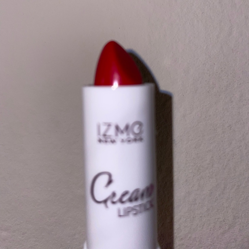 🛍️Red Lipstick 🛍️ - Picture 4 of 5